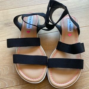 Steve Madden black girls sandals never worn.